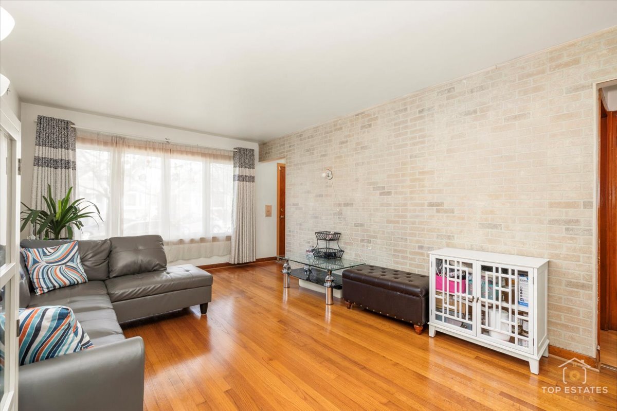 4554 S Harding Avenue