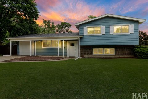 Tiny photo for 201 Berkshire Drive, Crystal Lake, IL 60014 (MLS # 12619672)