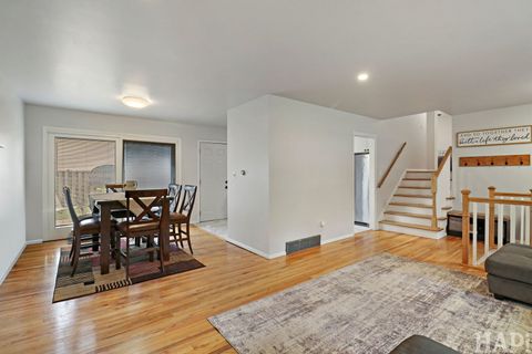 Tiny photo for 201 Berkshire Drive, Crystal Lake, IL 60014 (MLS # 12619672)