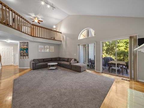 Tiny photo for 340 W Ivy Lane #1B, Arlington Heights, IL 60004 (MLS # 12501192)