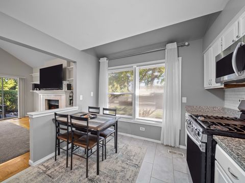 Tiny photo for 340 W Ivy Lane #1B, Arlington Heights, IL 60004 (MLS # 12501192)