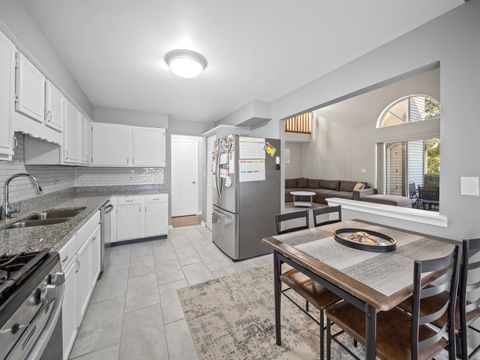 Tiny photo for 340 W Ivy Lane #1B, Arlington Heights, IL 60004 (MLS # 12501192)