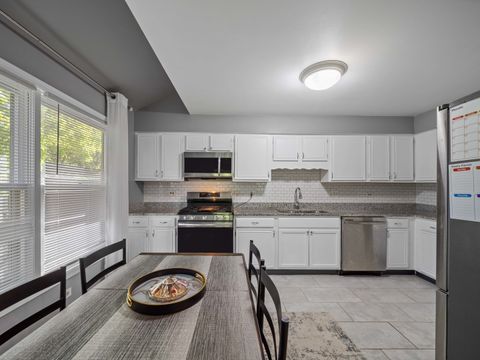 Tiny photo for 340 W Ivy Lane #1B, Arlington Heights, IL 60004 (MLS # 12501192)