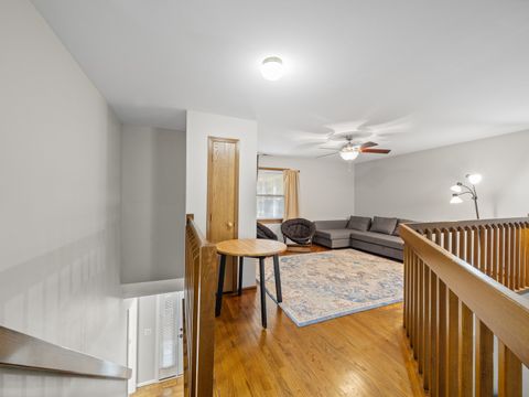 Tiny photo for 340 W Ivy Lane #1B, Arlington Heights, IL 60004 (MLS # 12501192)