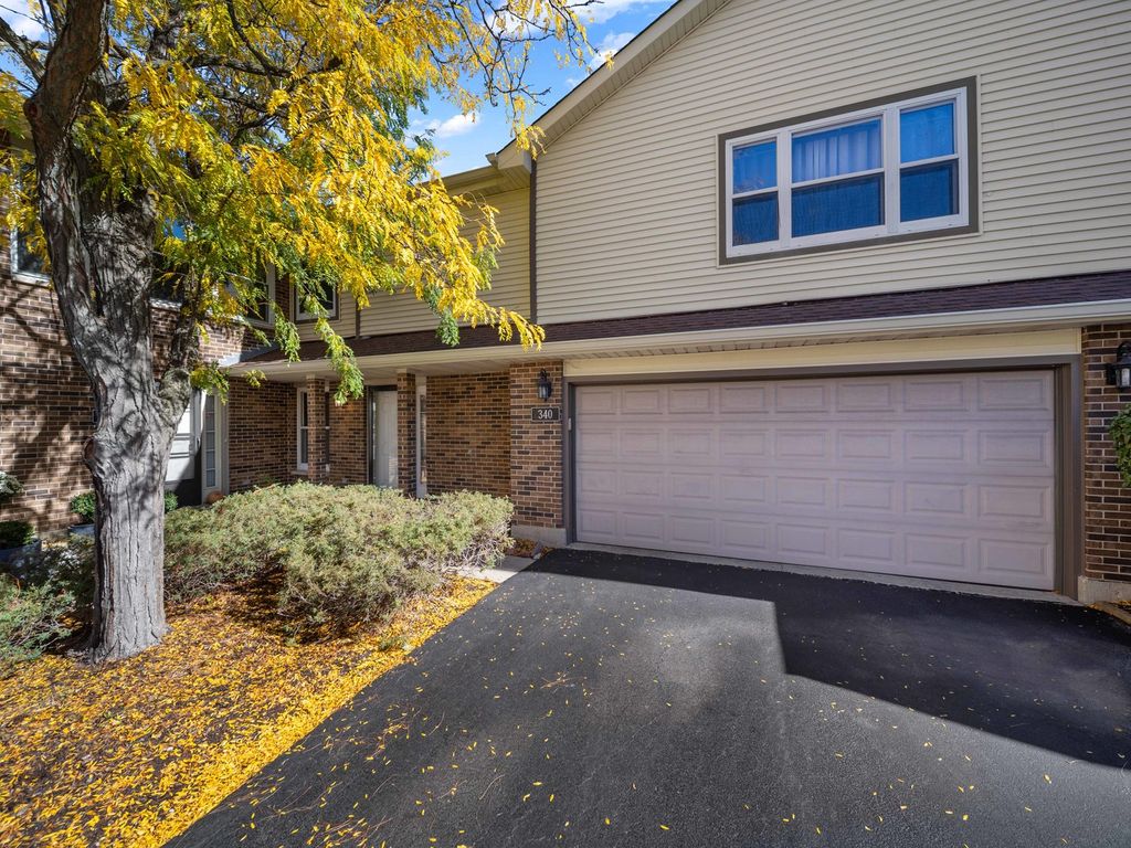 Photo for 340 W Ivy Lane #1B, Arlington Heights, IL 60004 (MLS # 12501192)