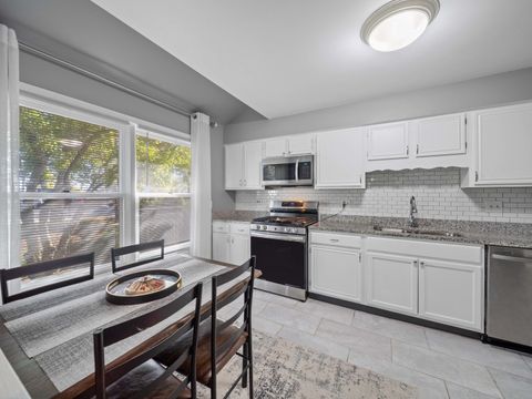 Tiny photo for 340 W Ivy Lane #1B, Arlington Heights, IL 60004 (MLS # 12501192)