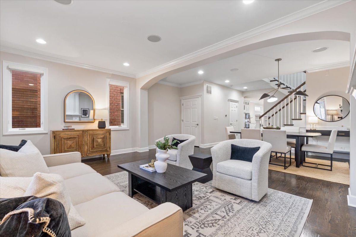 1937 W Melrose Street