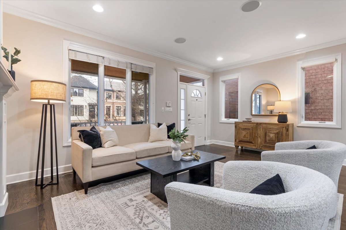 1937 W Melrose Street