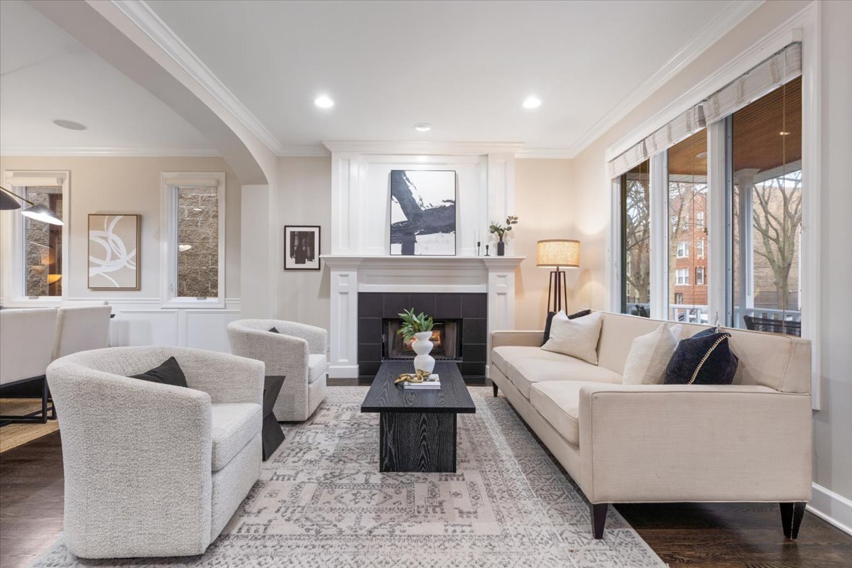 1937 W Melrose Street