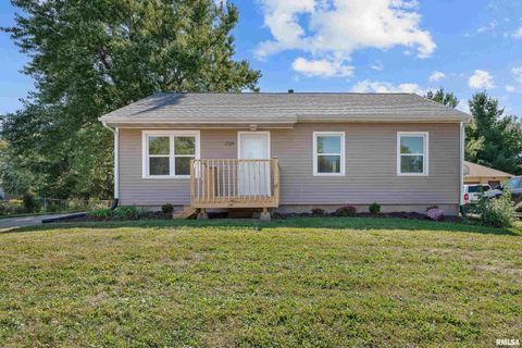 Photo of 1729 WELSHIRE Drive, Davenport, IA 52806 (MLS # QC4263334)