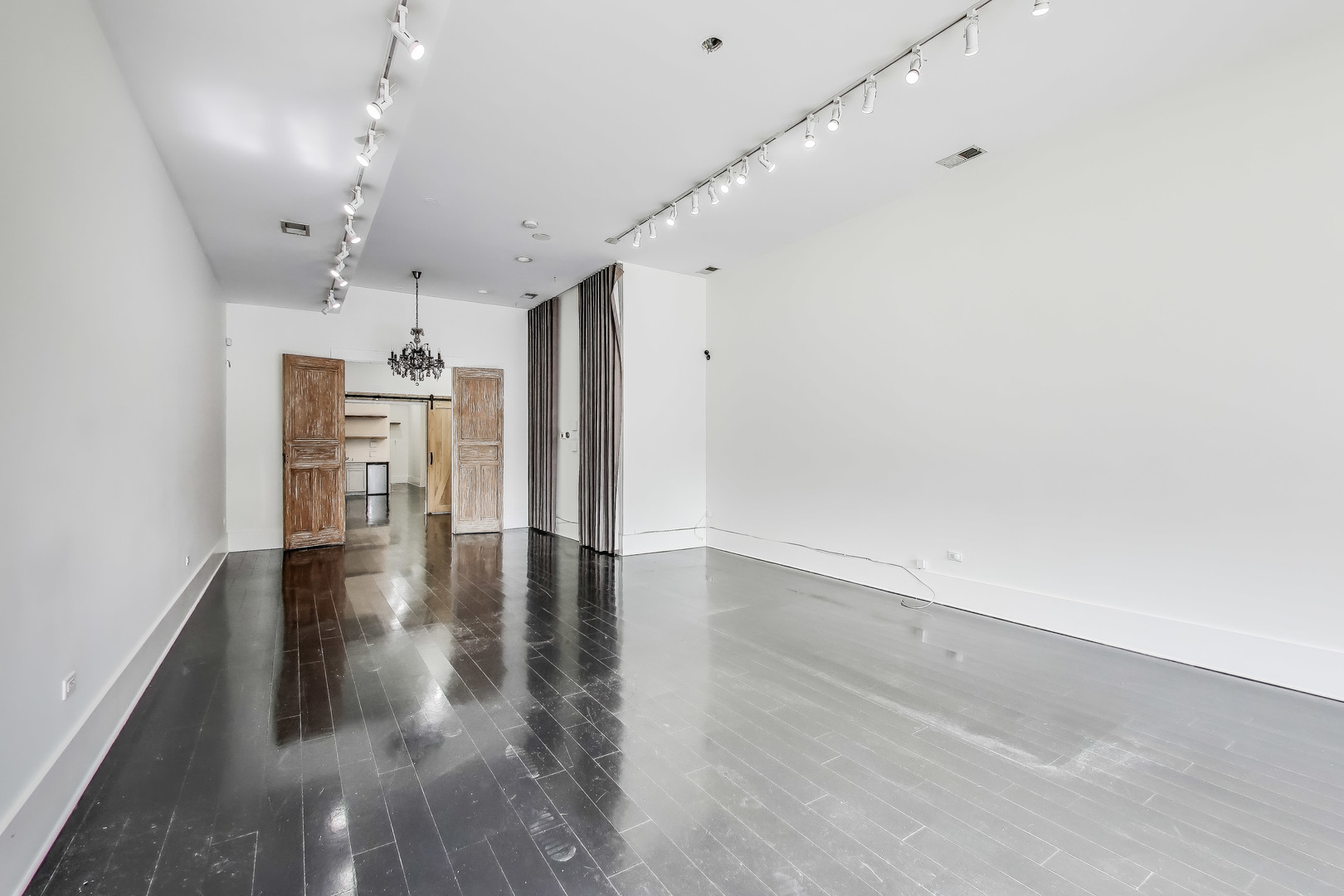 18 E Cullerton Street C1