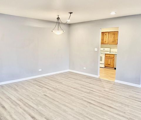 Tiny photo for 706 E Algonquin Road #204, Arlington Heights, IL 60005 (MLS # 12534352)