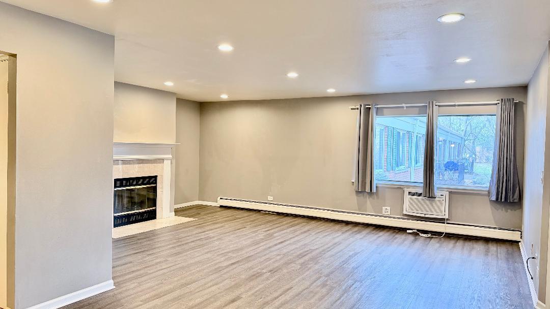 706 E Algonquin Road 204