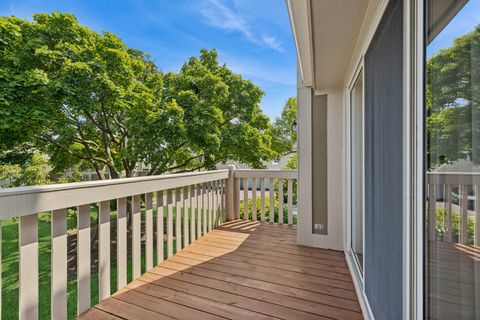 Tiny photo for 240 Southwick Court #240, Vernon Hills, IL 60061 (MLS # 12649209)