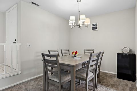 Tiny photo for 240 Southwick Court #240, Vernon Hills, IL 60061 (MLS # 12649209)