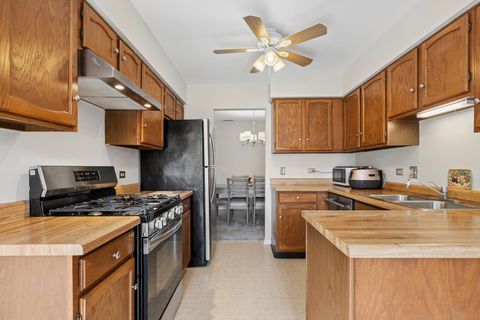 Tiny photo for 240 Southwick Court #240, Vernon Hills, IL 60061 (MLS # 12649209)