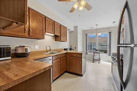 Tiny photo for 240 Southwick Court #240, Vernon Hills, IL 60061 (MLS # 12649209)