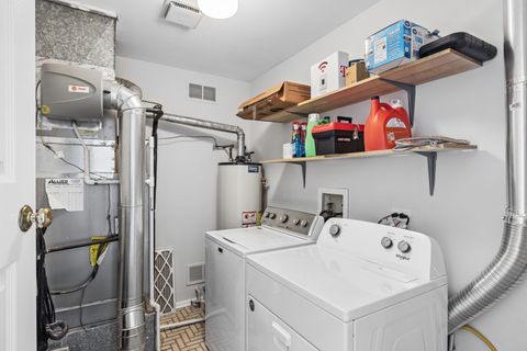 Tiny photo for 240 Southwick Court #240, Vernon Hills, IL 60061 (MLS # 12649209)
