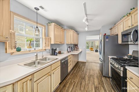 Tiny photo for 469 S Jefferson Street #469, Batavia, IL 60510 (MLS # 12593106)