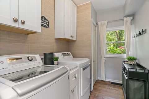 Tiny photo for 1221 Lincoln Avenue, Fox River Grove, IL 60021 (MLS # 12485176)