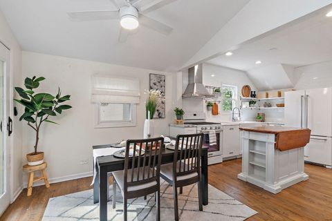 Tiny photo for 1221 Lincoln Avenue, Fox River Grove, IL 60021 (MLS # 12485176)