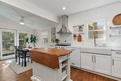 Tiny photo for 1221 Lincoln Avenue, Fox River Grove, IL 60021 (MLS # 12485176)