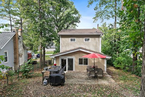 Tiny photo for 1221 Lincoln Avenue, Fox River Grove, IL 60021 (MLS # 12485176)