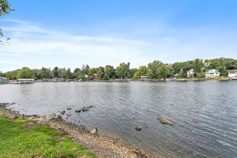 Tiny photo for 1221 Lincoln Avenue, Fox River Grove, IL 60021 (MLS # 12485176)