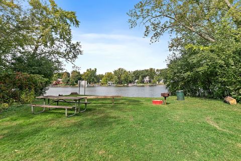 Tiny photo for 1221 Lincoln Avenue, Fox River Grove, IL 60021 (MLS # 12485176)