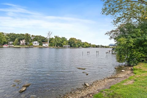 Tiny photo for 1221 Lincoln Avenue, Fox River Grove, IL 60021 (MLS # 12485176)