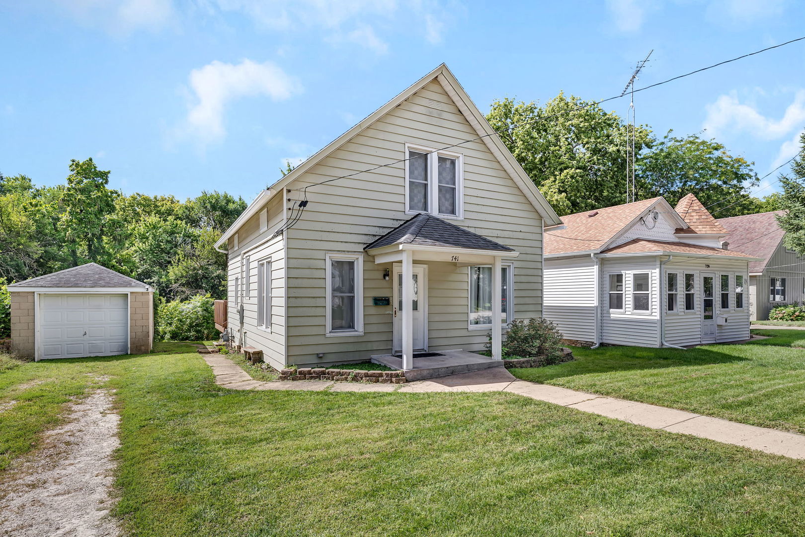 741 E Illinois Avenue