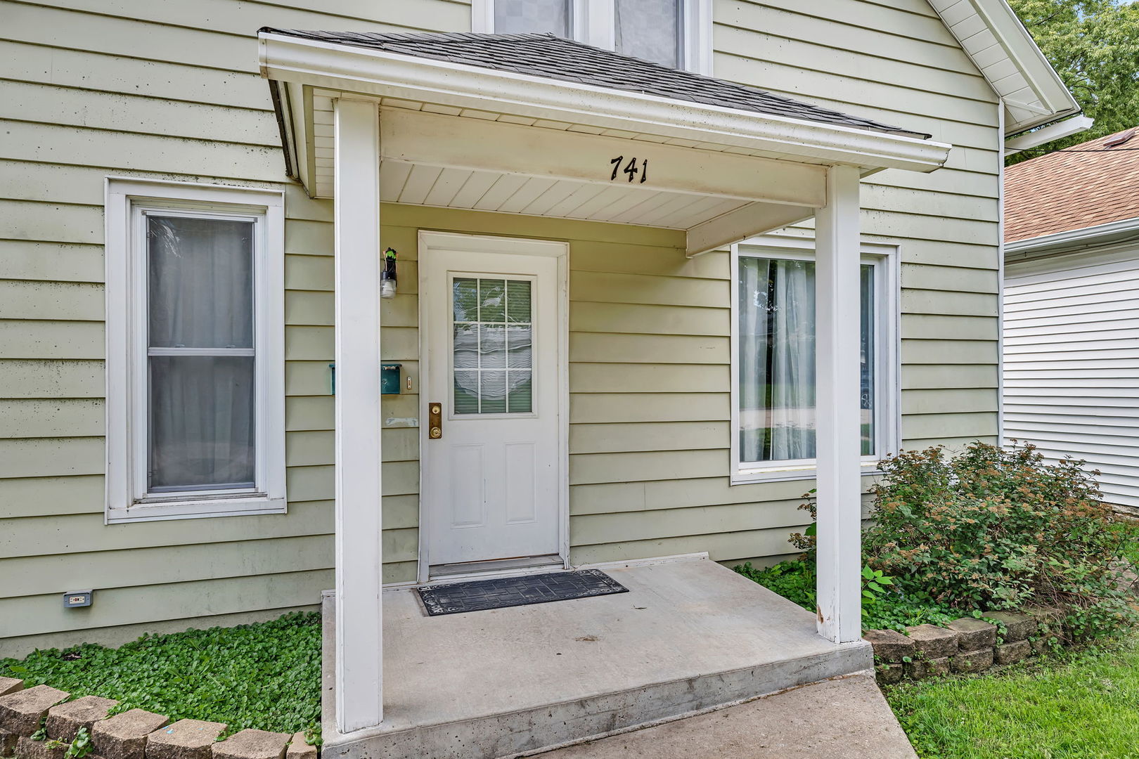741 E Illinois Avenue