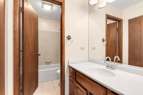 Tiny photo for 829 E Evergreen Street, Wheaton, IL 60187 (MLS # 12471427)