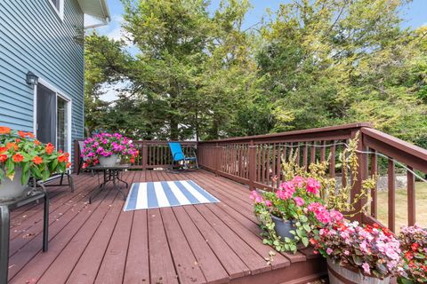 Tiny photo for 829 E Evergreen Street, Wheaton, IL 60187 (MLS # 12471427)