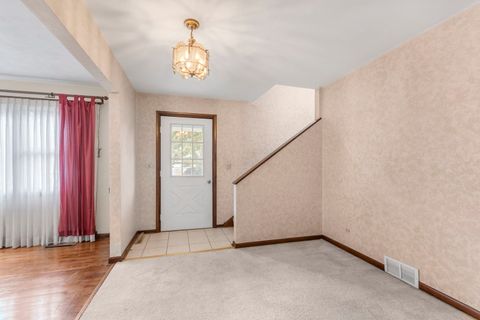 Tiny photo for 829 E Evergreen Street, Wheaton, IL 60187 (MLS # 12471427)