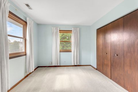 Tiny photo for 829 E Evergreen Street, Wheaton, IL 60187 (MLS # 12471427)
