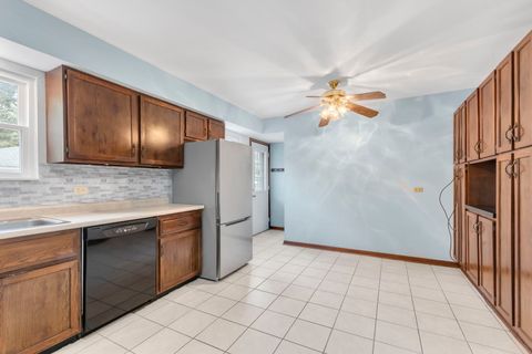 Tiny photo for 829 E Evergreen Street, Wheaton, IL 60187 (MLS # 12471427)