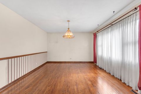 Tiny photo for 829 E Evergreen Street, Wheaton, IL 60187 (MLS # 12471427)