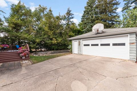 Tiny photo for 829 E Evergreen Street, Wheaton, IL 60187 (MLS # 12471427)