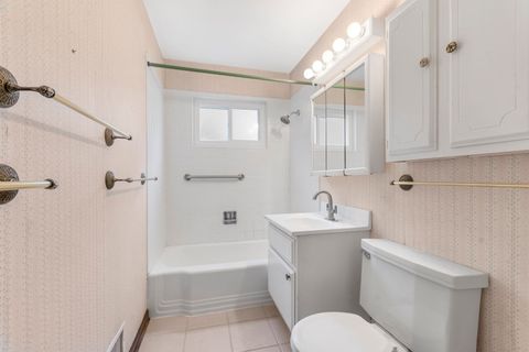 Tiny photo for 829 E Evergreen Street, Wheaton, IL 60187 (MLS # 12471427)