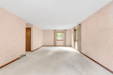 Tiny photo for 829 E Evergreen Street, Wheaton, IL 60187 (MLS # 12471427)