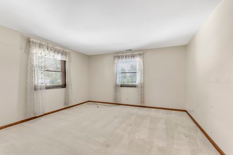 Tiny photo for 829 E Evergreen Street, Wheaton, IL 60187 (MLS # 12471427)