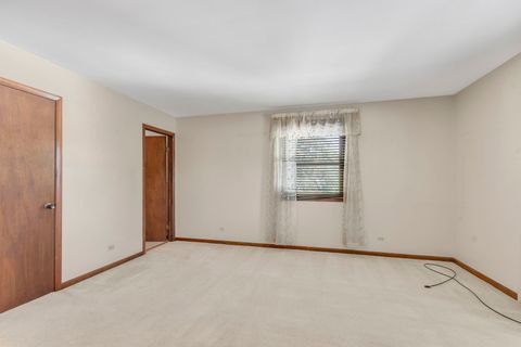 Tiny photo for 829 E Evergreen Street, Wheaton, IL 60187 (MLS # 12471427)