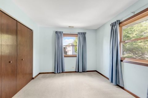 Tiny photo for 829 E Evergreen Street, Wheaton, IL 60187 (MLS # 12471427)