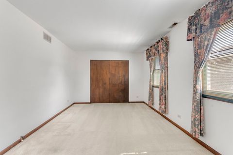 Tiny photo for 829 E Evergreen Street, Wheaton, IL 60187 (MLS # 12471427)