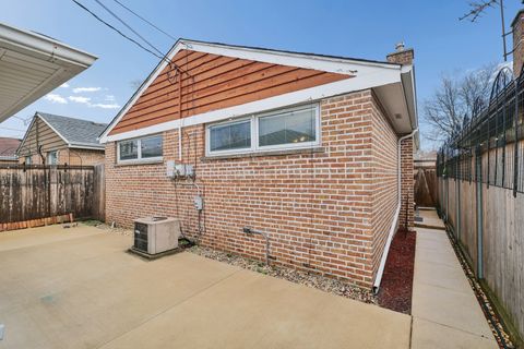 Tiny photo for 10222 S California Avenue, Evergreen Park, IL 60805 (MLS # 12606601)