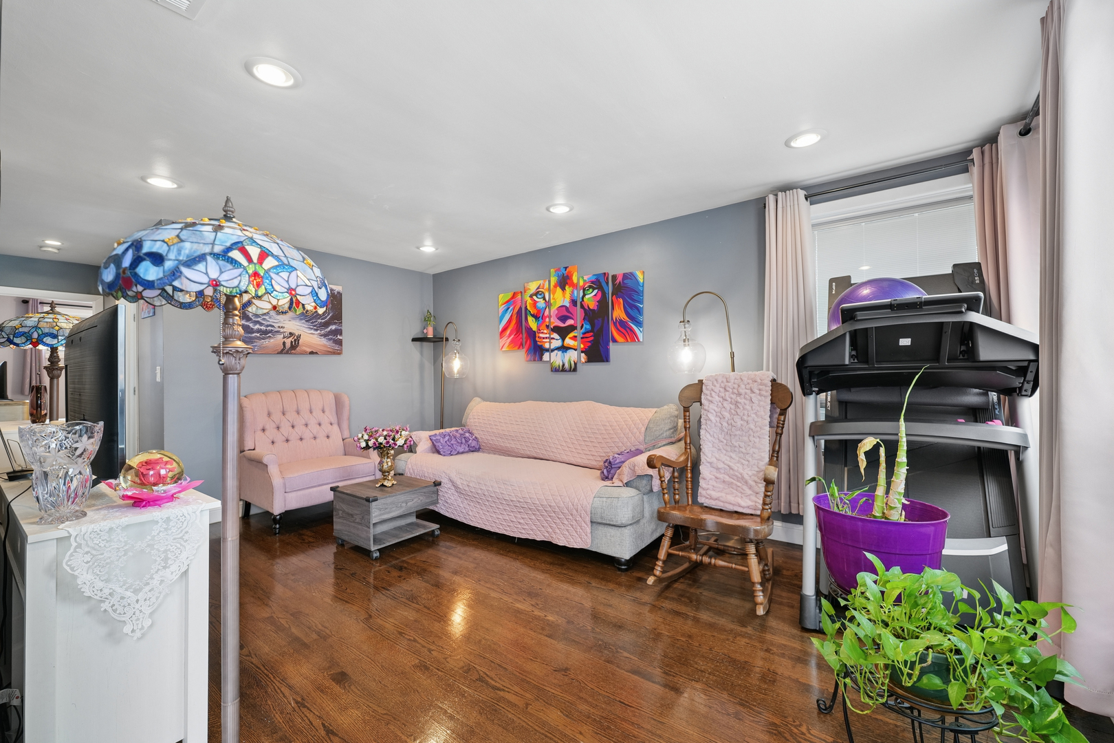 10222 S California Avenue