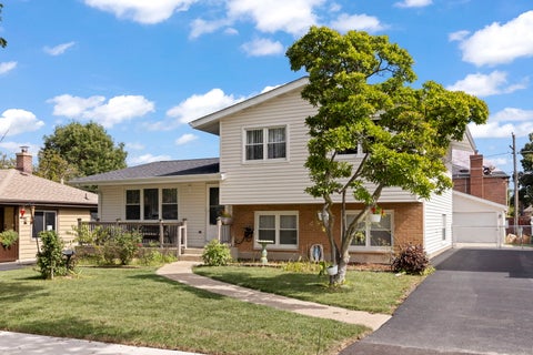 Photo of 639 N Indiana Street, Elmhurst, IL 60126 (MLS # 12788950)