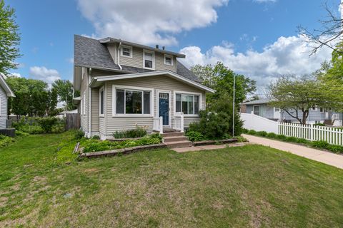 Photo of 2112 32nd Street, Rock Island, IL 61201 (MLS # 12639666)