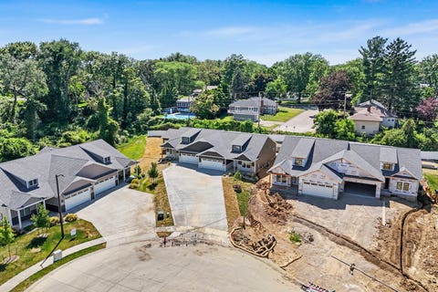 Tiny photo for 1310 Heights Court, Bettendorf, IA 52722 (MLS # 12683509)